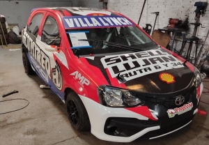 GONZALO REQUEJO REGRESA A LA CLASE TRES Y ESTRENA UN TOYOTA ETIOS