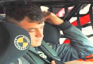 AXEL BURGOS CAMBIA DE AUTO Y VA CON UN VW UP