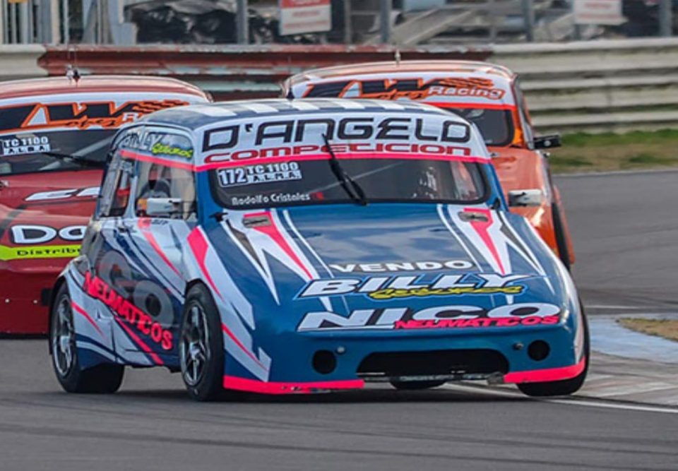 JUAN FLAQUER CON NUEVO AUTO Y NUEVAMENTE COMO TITULAR